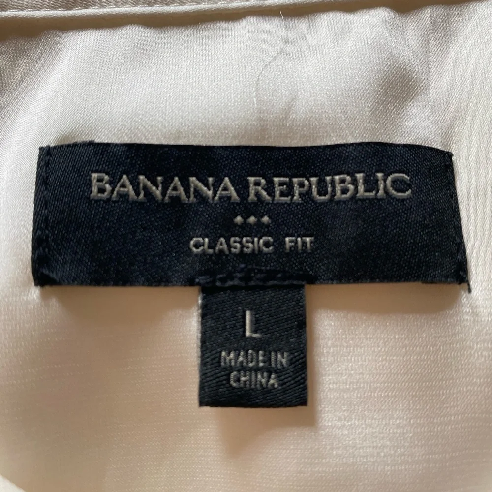 NWOT Women’s L Banana Republic White Dress Shirt Silky Finish